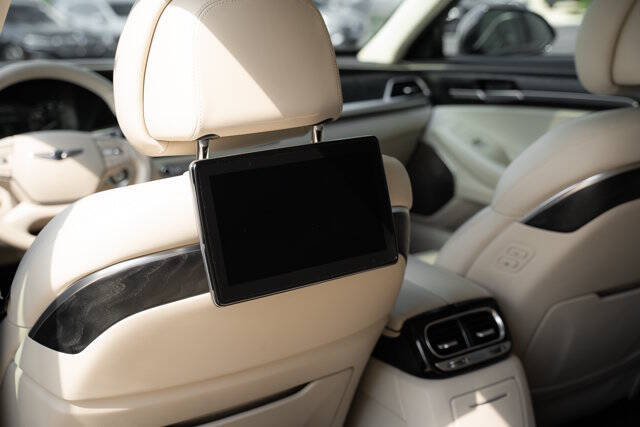 2022 Genesis G90