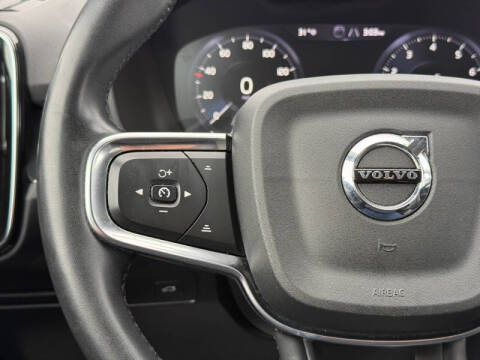 2022 Volvo XC40 T5 Momentum