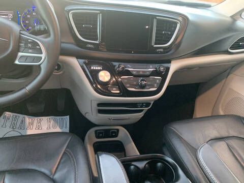 2017 Chrysler Pacifica Touring-L