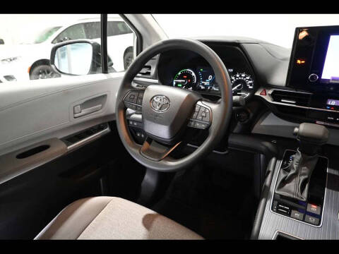 2026 Toyota Sienna LE 8-Passenger