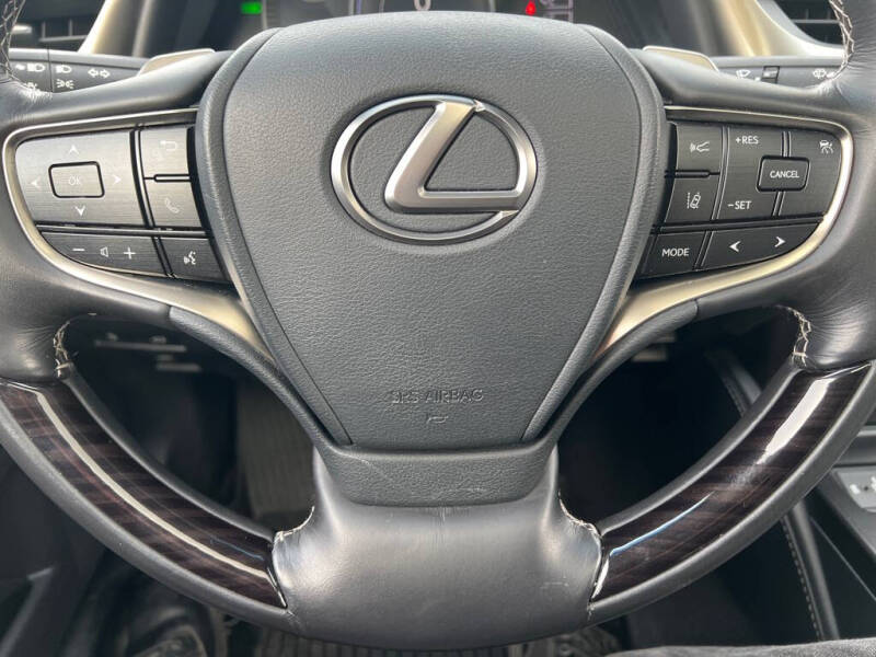 2019 Lexus ES 300h