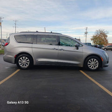 2017 Chrysler Pacifica Touring-L