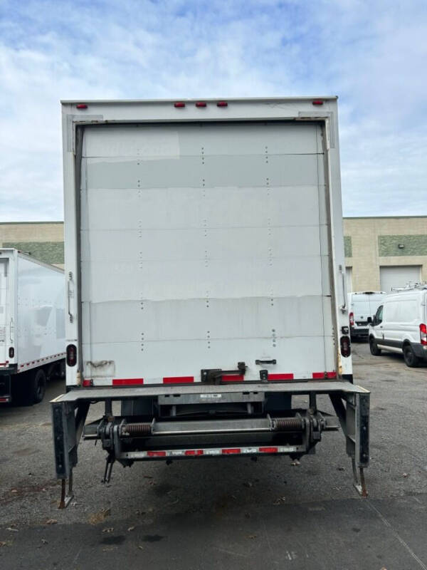2018 Freightliner M2 106