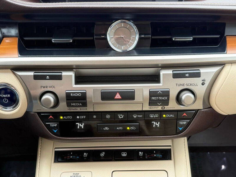 2017 Lexus ES 300h