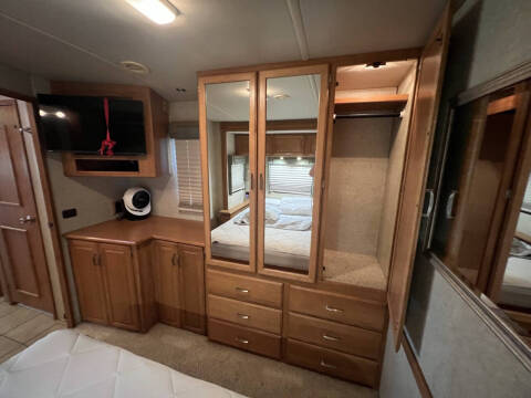 2007 Winnebago Adventurer