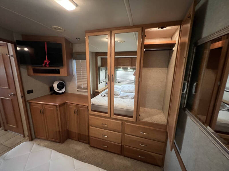 2007 Winnebago Adventurer