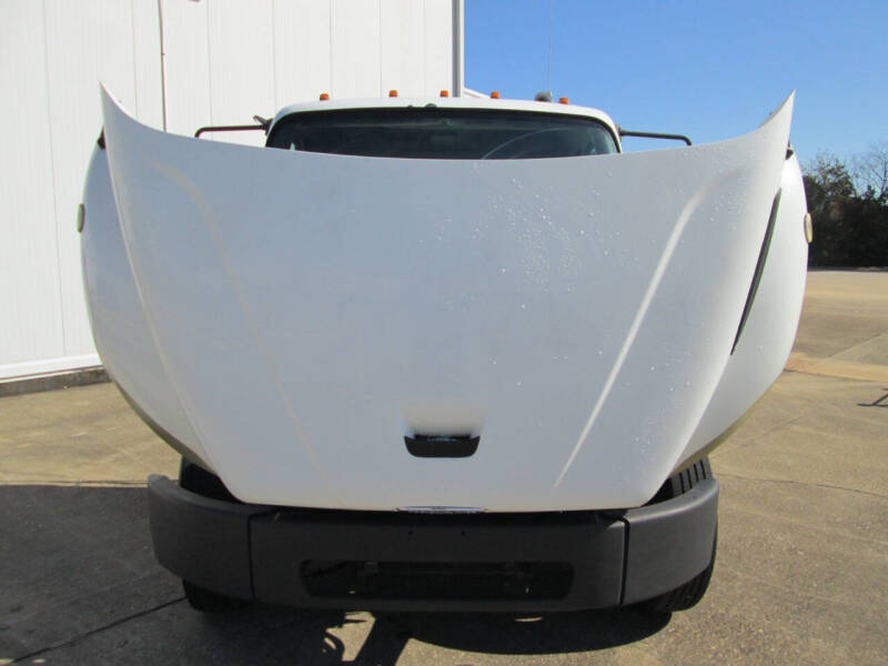 2005 Freightliner Business class M2