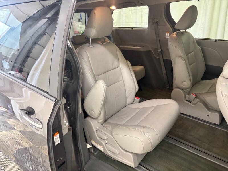 2016 Toyota Sienna XLE 7-Passenger