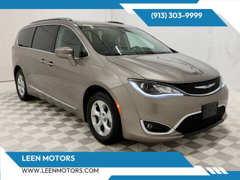 2017 Chrysler Pacifica Touring-L Plus Photo