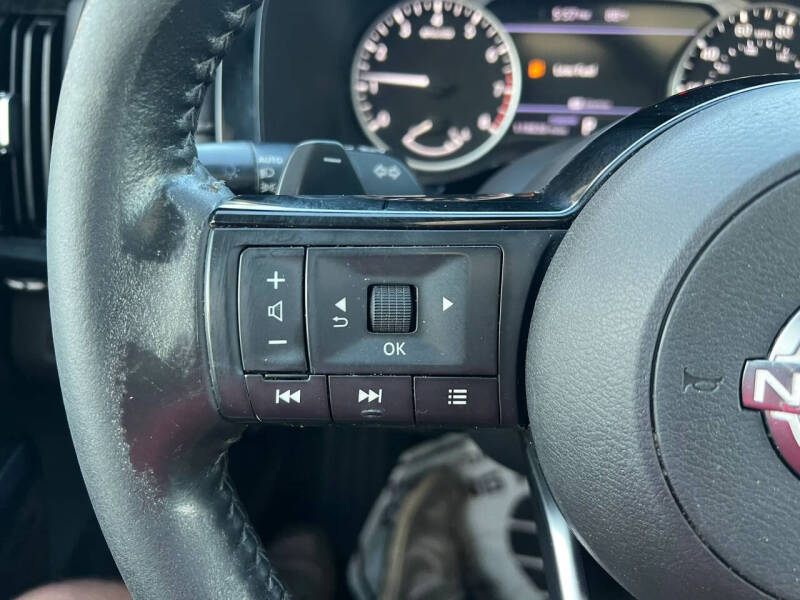 2022 Nissan Pathfinder SV
