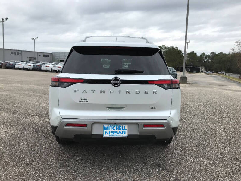 2025 Nissan Pathfinder SL