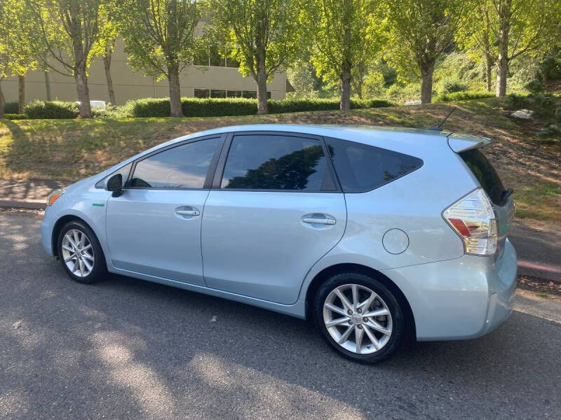 2012 Toyota Prius v Five