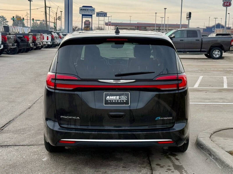 2024 Chrysler Pacifica Plug-In Hybrid Select