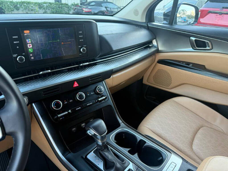 2024 Kia Carnival LX