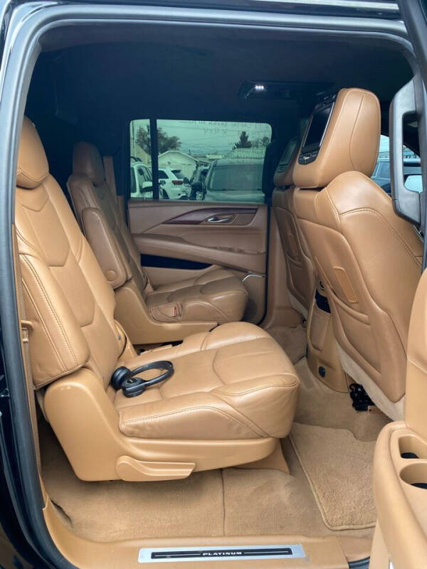 2017 Cadillac Escalade ESV Platinum