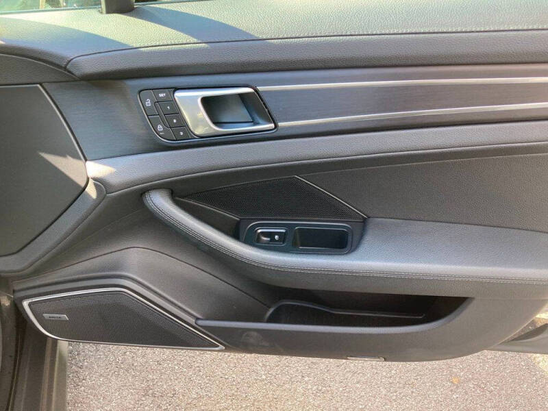 2023 Porsche Panamera 4 Platinum Edition