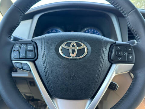 2015 Toyota Sienna XLE 7-Passenger Auto Access Seat