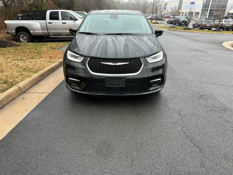 2023 Chrysler Pacifica Touring L photo 3