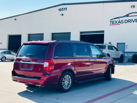 2013 Chrysler Town and Country Touring-L