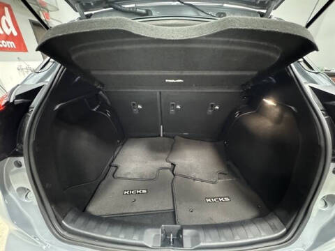 2022 Nissan Kicks SR