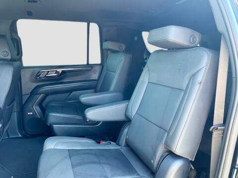 2025 Chevrolet Suburban LT
