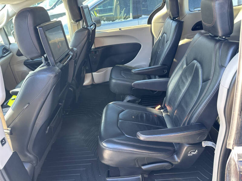 2017 Chrysler Pacifica Touring-L Plus