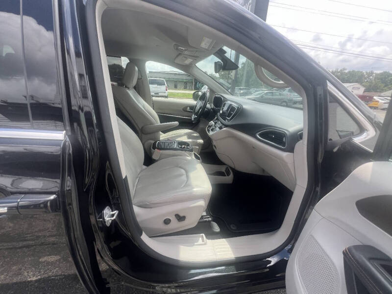 2017 Chrysler Pacifica Touring-L Plus