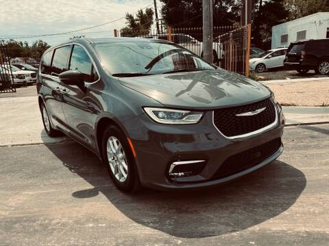 2023 Chrysler Pacifica for sale at 3 Brothers Auto Sales Inc in Detroit MI