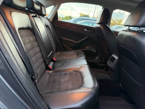 2012 Volkswagen Passat V6 SEL Premium