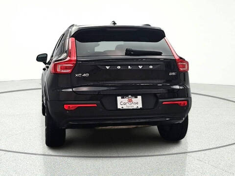 2023 Volvo XC40 B5 Plus Dark Theme