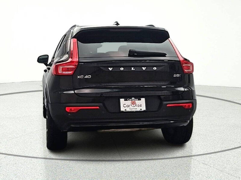 2023 Volvo XC40 B5 Plus Dark Theme