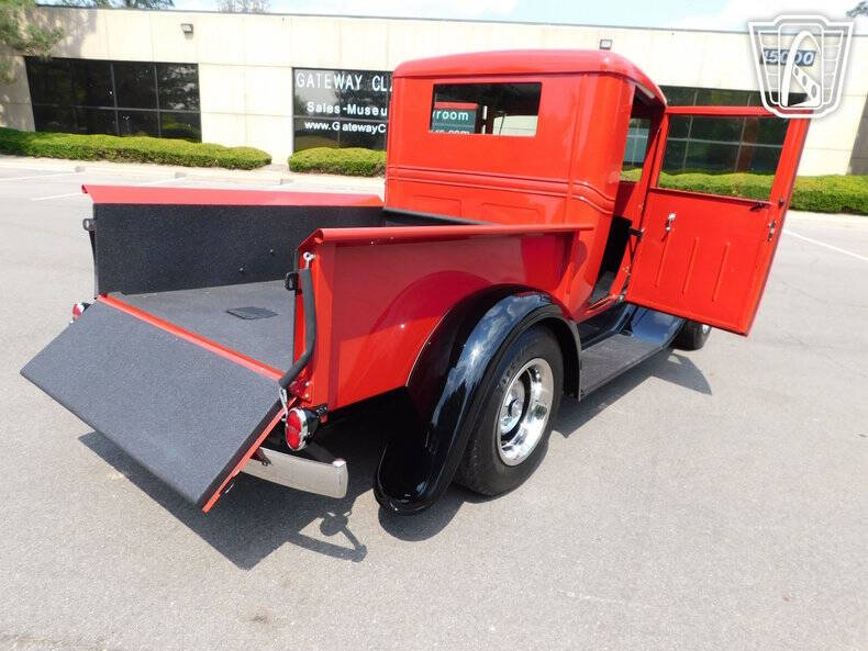 1933 Chevrolet Apache