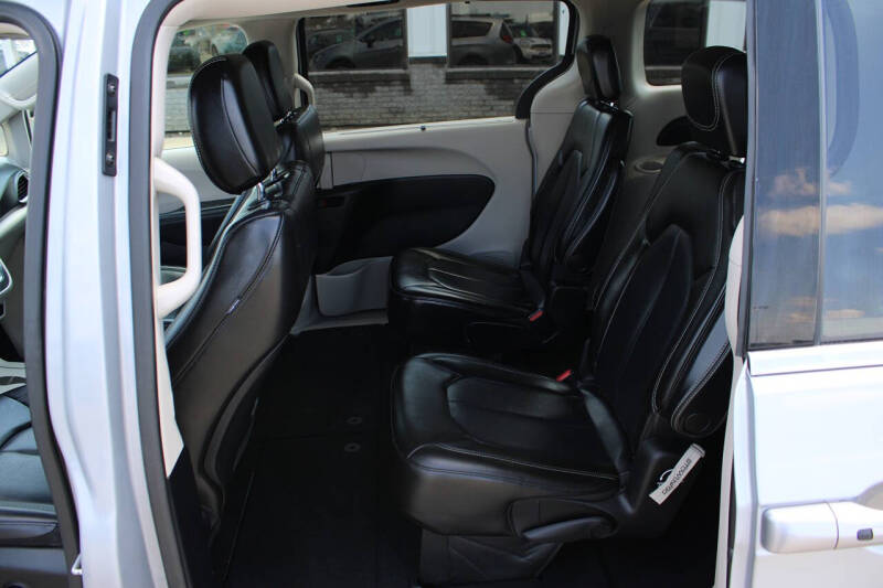 2021 Chrysler Voyager LXi