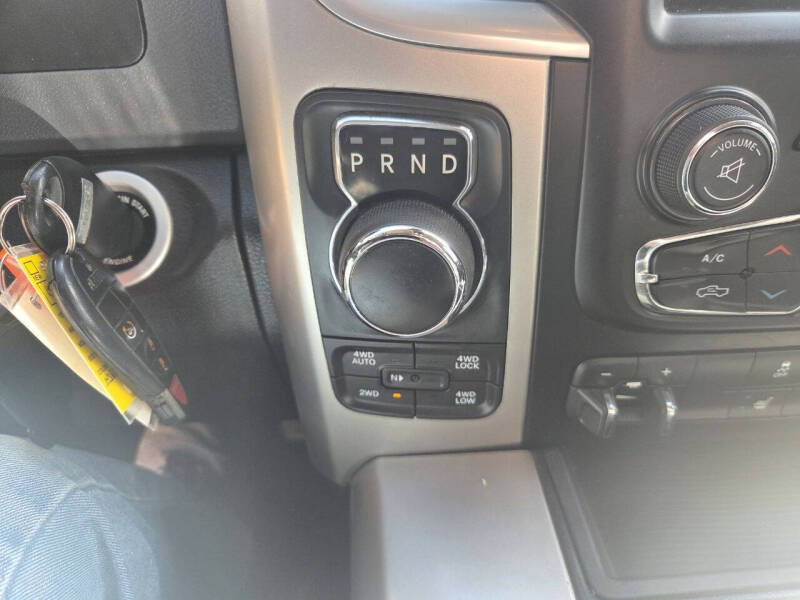 2017 RAM 1500 SLT