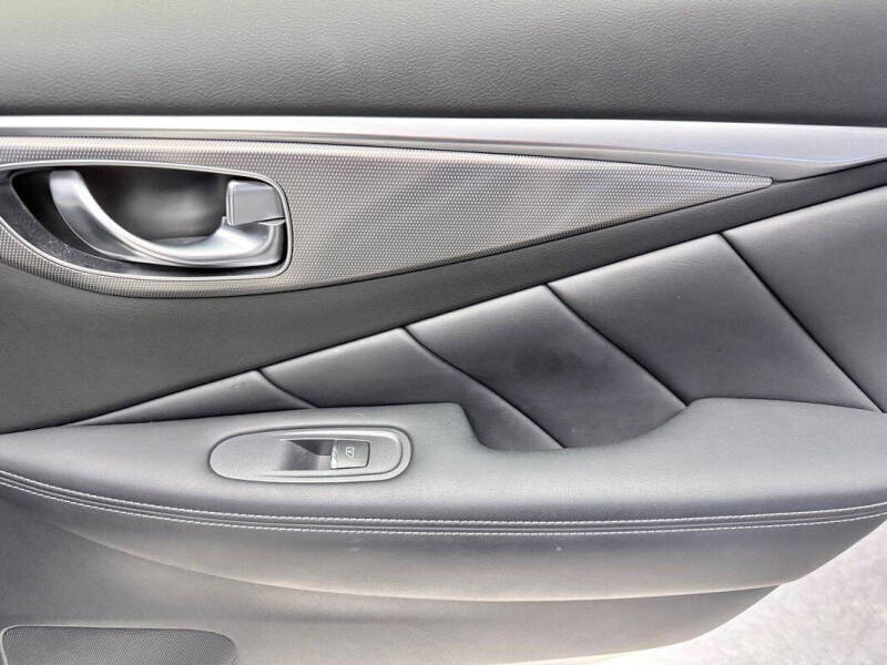 2015 Infiniti Q50