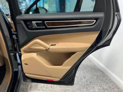 2023 Porsche Cayenne Platinum Edition