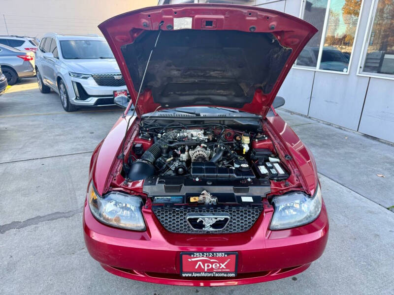2004 Ford Mustang GT Deluxe