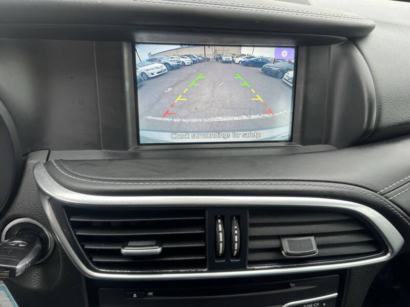 2017 Infiniti QX30 Premium