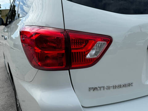 2018 Nissan Pathfinder SV