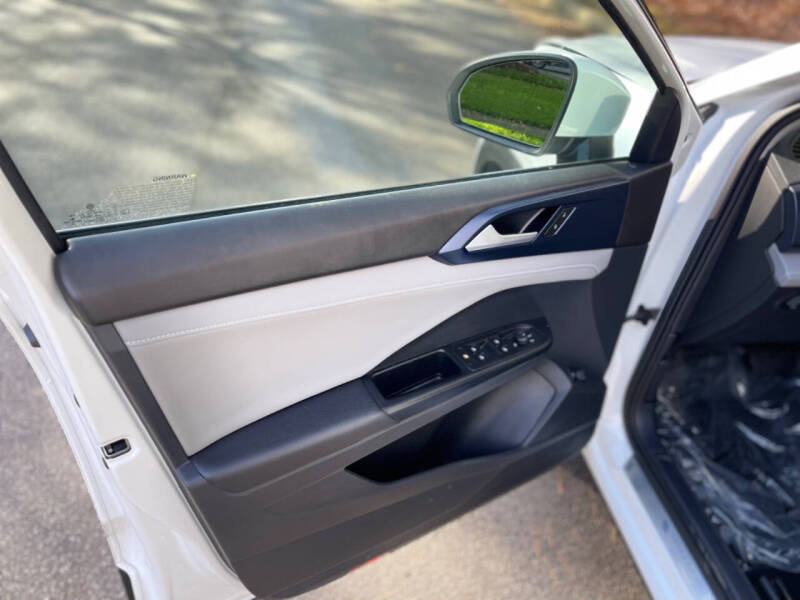 2023 Volkswagen Taos SE 4Motion