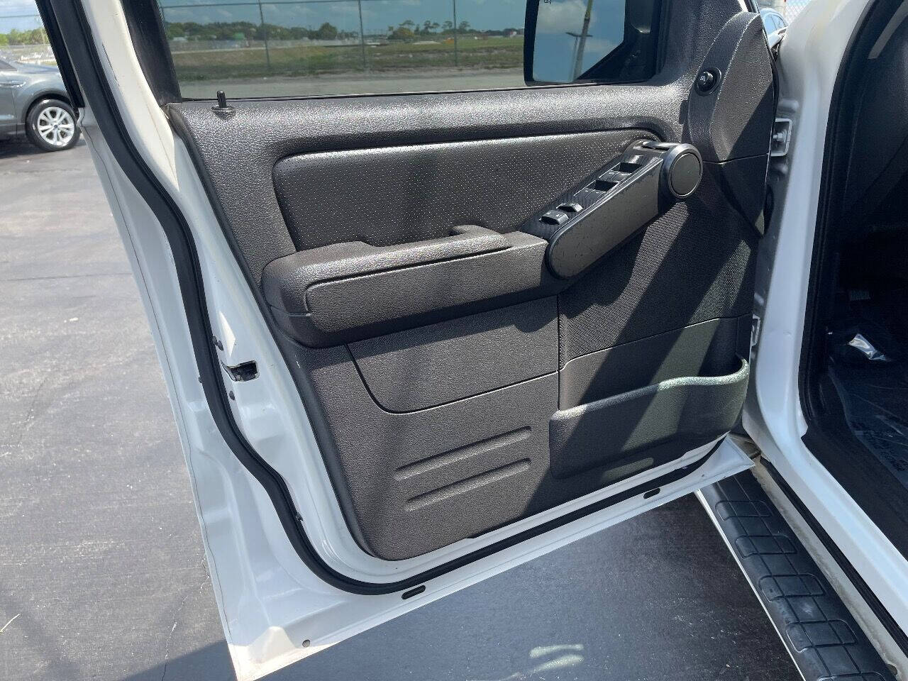 2009 Ford Explorer Sport Trac  - $13,900