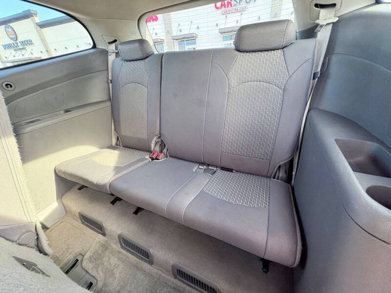 2011 Chevrolet Traverse LS