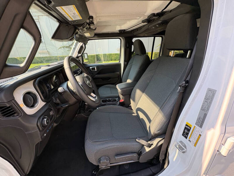 2025 Jeep Wrangler Sahara 4xe