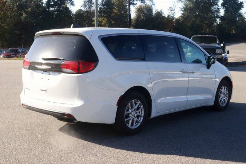 2026 Chrysler Voyager LX