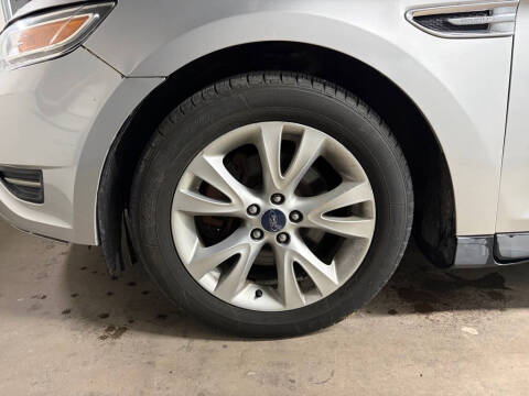2010 Ford Taurus SEL
