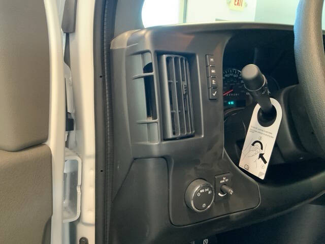 2025 Chevrolet Express 3500