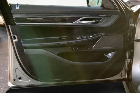 2022 BMW 7 Series 740i