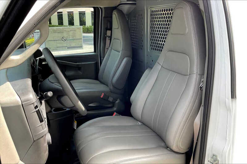 2025 Chevrolet Express 2500