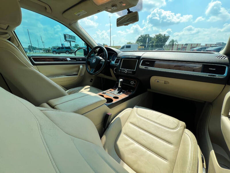 2011 Volkswagen Touareg VR6 Sport