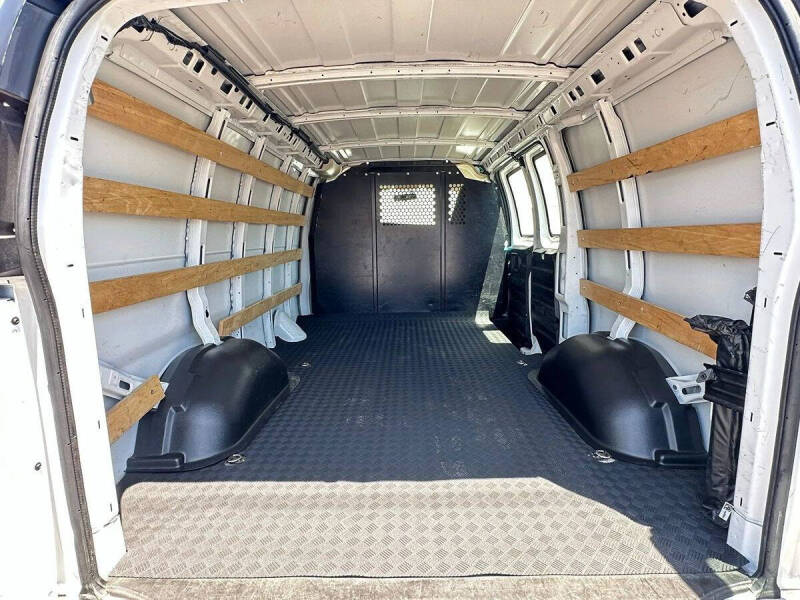 2023 GMC Savana 2500